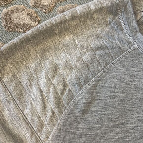 Gray top - Picture 2 of 5